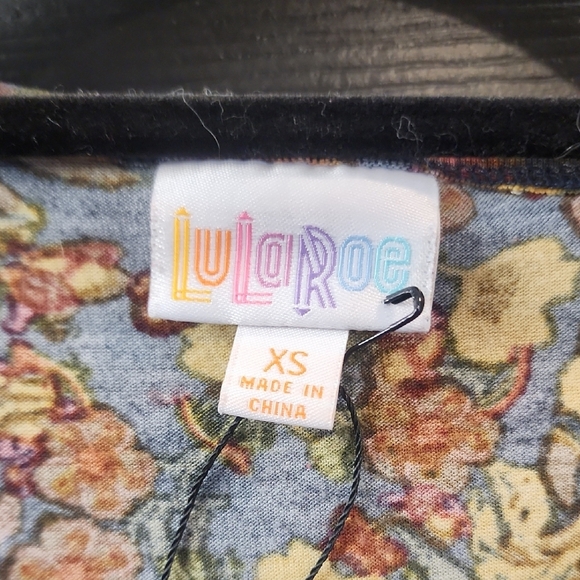 LuLaRoe Floral Short Sleeve Top - Picture 2 of 3